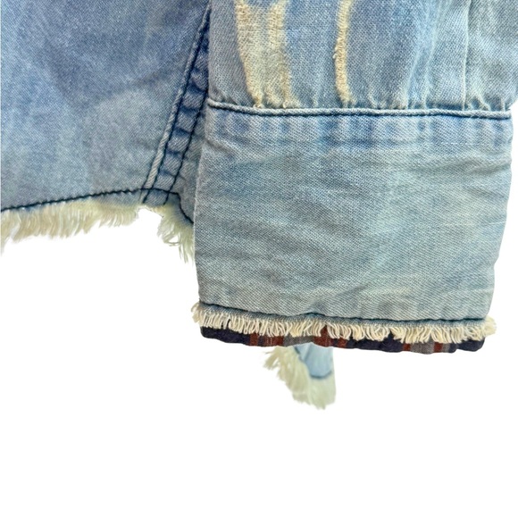 Free People Distressed Denim Shirt Boho Western Tomboy Snap Button Frayed Hem - Picture 6 of 13